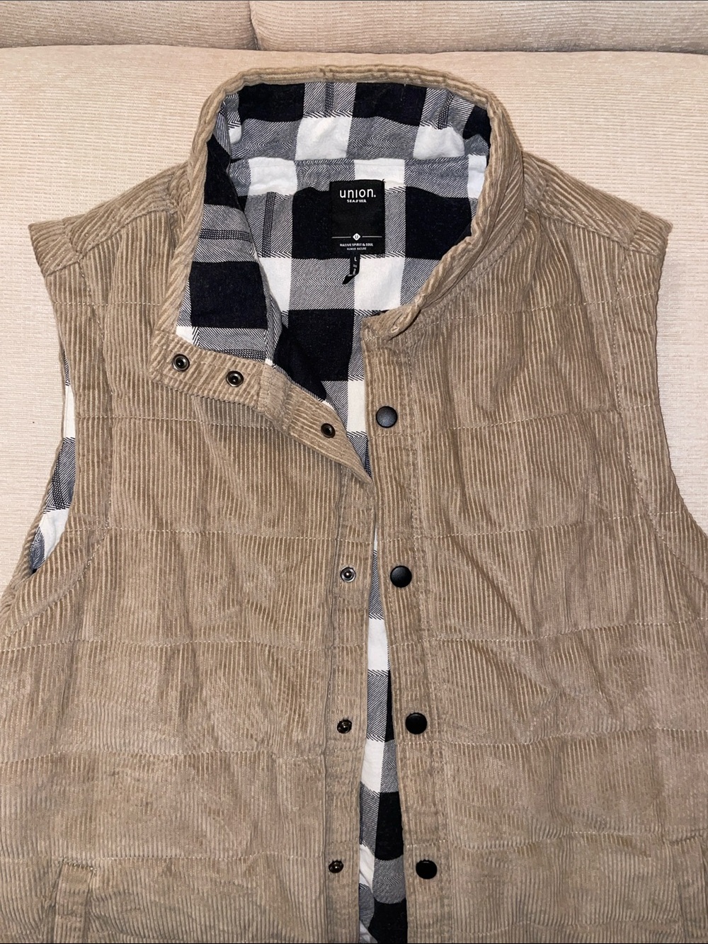 Union Native SEA//WA Men's Large Tan Corduroy Button Down Vest with Plaid Lining